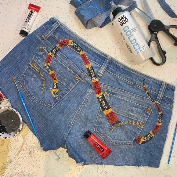 🎨 Hand Painted Joe’s Jeans Shorts Snake Texas 29 - Picture 8 of 8